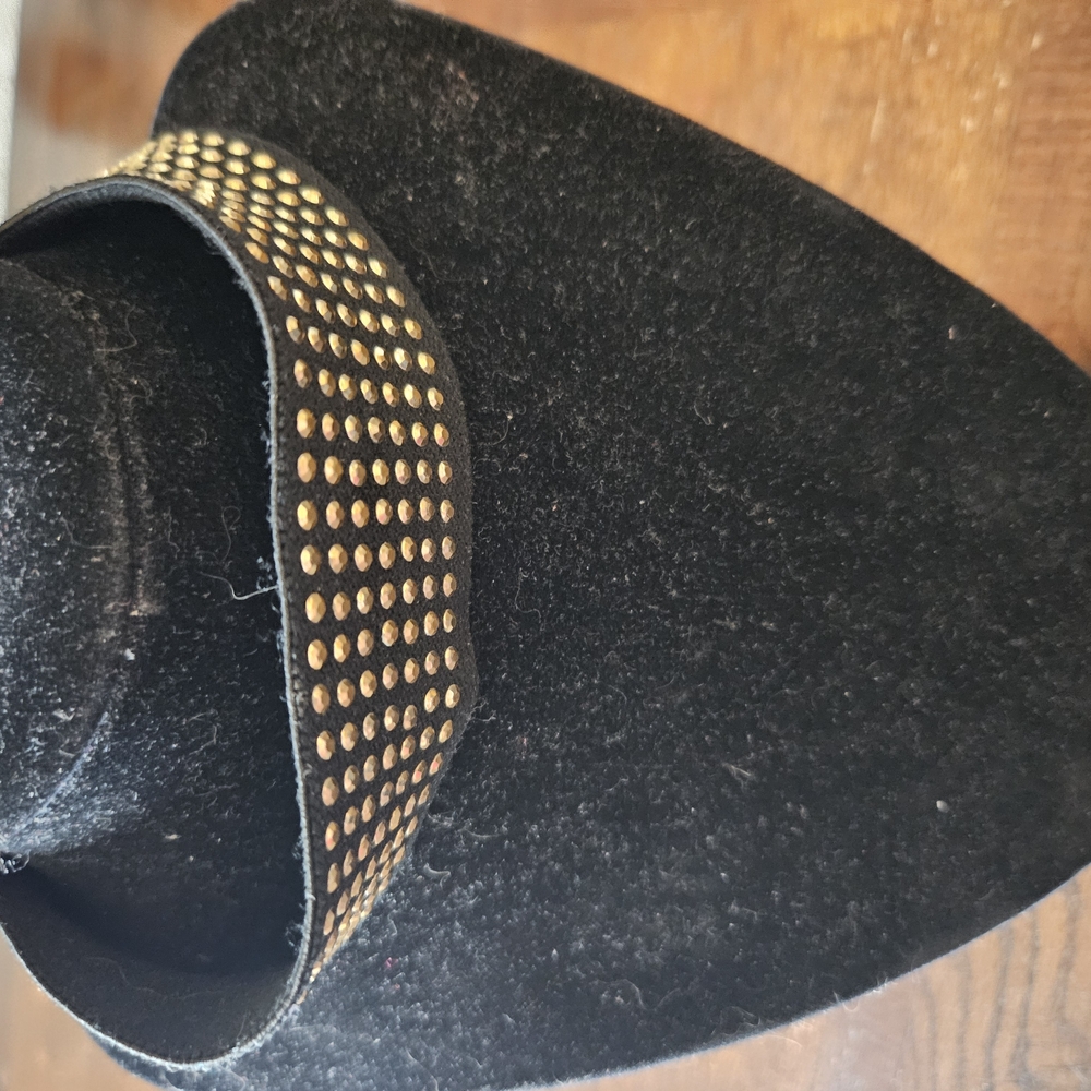 Black and Gold Men's Hat